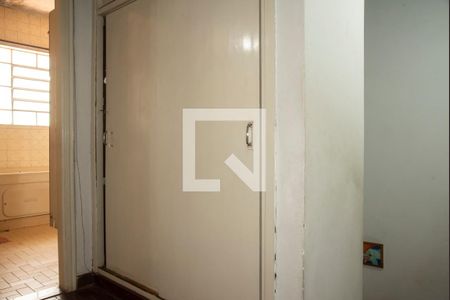Casa à venda com 180m², 4 quartos e 2 vagasCorredor