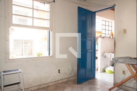 Casa à venda com 180m², 4 quartos e 2 vagasQuarto de Serviço