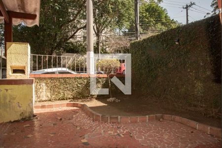 Casa à venda com 180m², 4 quartos e 2 vagasFrente/Jardim