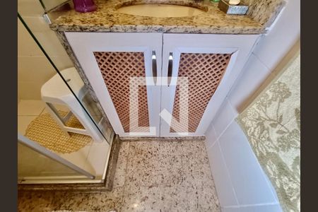 Apartamento à venda com 160m², 3 quartos e 1 vaga Apartamento à venda com 160m², 3 quartos e 1 vagaSuíte banheiro