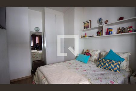 Apartamento à venda com 220m², 4 quartos e 2 vagasQuarto 2