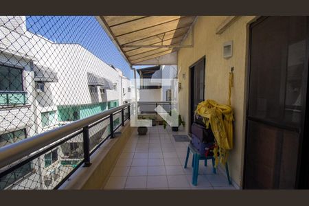 Apartamento à venda com 220m², 4 quartos e 2 vagasSacada do Quarto 1 e 2