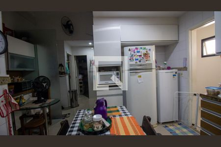 Apartamento à venda com 220m², 4 quartos e 2 vagasCozinha e Área de Serviço