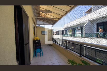 Apartamento à venda com 220m², 4 quartos e 2 vagasSacada do Quarto 1 e 2