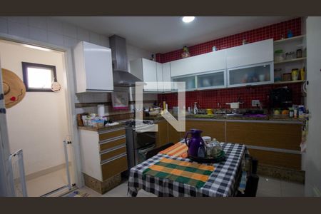 Apartamento à venda com 220m², 4 quartos e 2 vagasCozinha e Área de Serviço