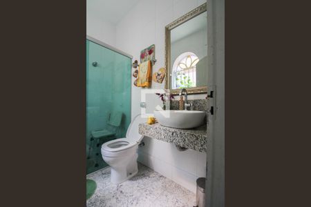 Casa à venda com 360m², 4 quartos e 5 vagas Casa à venda com 360m², 4 quartos e 5 vagasBanheiro Social 1