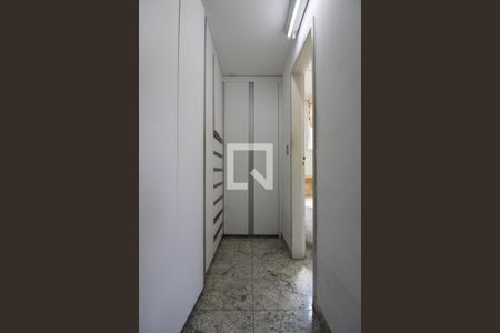 Casa à venda com 360m², 4 quartos e 5 vagas Casa à venda com 360m², 4 quartos e 5 vagasCloset da Suíte 1