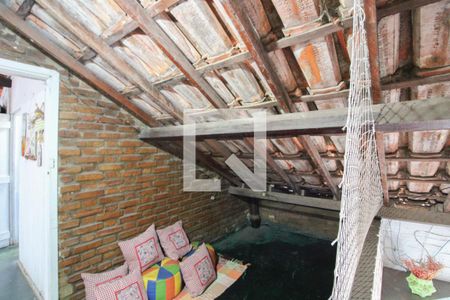 Casa à venda com 360m², 4 quartos e 5 vagas Casa à venda com 360m², 4 quartos e 5 vagasSótão