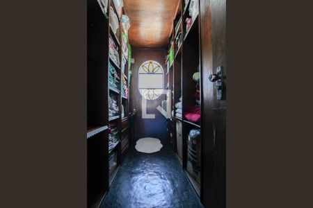 Casa à venda com 360m², 4 quartos e 5 vagas Casa à venda com 360m², 4 quartos e 5 vagasCloset da suíte 2