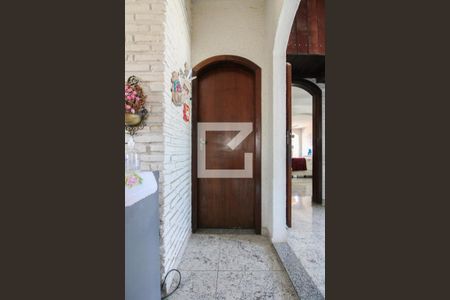 Casa à venda com 360m², 4 quartos e 5 vagas Casa à venda com 360m², 4 quartos e 5 vagasQuarto 2