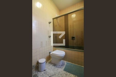 Casa à venda com 360m², 4 quartos e 5 vagas Casa à venda com 360m², 4 quartos e 5 vagasBanheiro da Suíte 2