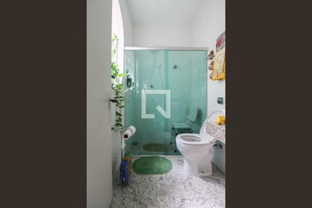 Casa à venda com 360m², 4 quartos e 5 vagas Casa à venda com 360m², 4 quartos e 5 vagasBanheiro Social 1