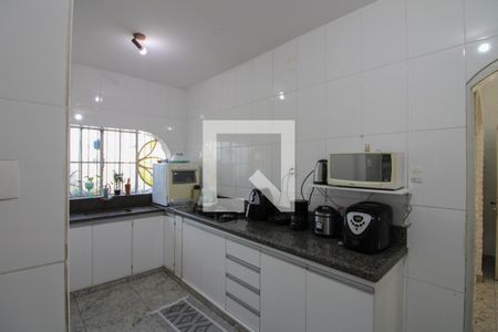 Casa à venda com 360m², 4 quartos e 5 vagas Casa à venda com 360m², 4 quartos e 5 vagasCozinha