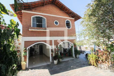Casa à venda com 360m², 4 quartos e 5 vagas Casa à venda com 360m², 4 quartos e 5 vagasGaragem