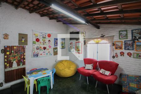 Casa à venda com 360m², 4 quartos e 5 vagas Casa à venda com 360m², 4 quartos e 5 vagasSótão