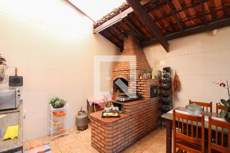 Casa à venda com 360m², 4 quartos e 5 vagas Casa à venda com 360m², 4 quartos e 5 vagasEspaço Gourmet