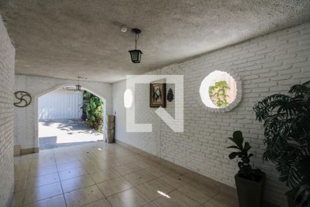 Casa à venda com 360m², 4 quartos e 5 vagas Casa à venda com 360m², 4 quartos e 5 vagasGaragem