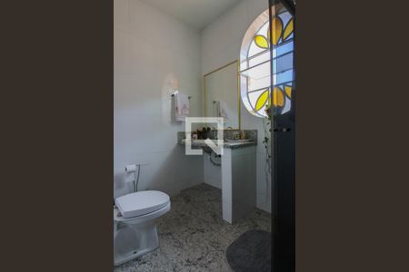 Casa à venda com 360m², 4 quartos e 5 vagas Casa à venda com 360m², 4 quartos e 5 vagasBanheiro Social 2