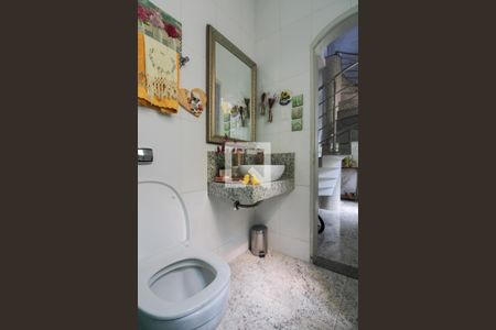 Casa à venda com 360m², 4 quartos e 5 vagas Casa à venda com 360m², 4 quartos e 5 vagasBanheiro Social 1