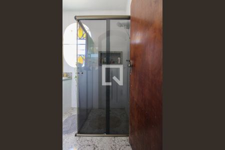 Casa à venda com 360m², 4 quartos e 5 vagas Casa à venda com 360m², 4 quartos e 5 vagasBanheiro Social 2