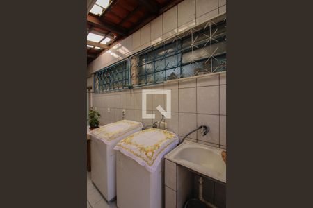 Casa à venda com 360m², 4 quartos e 5 vagas Casa à venda com 360m², 4 quartos e 5 vagasÁrea de Serviço