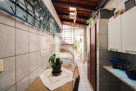 Casa à venda com 360m², 4 quartos e 5 vagas Casa à venda com 360m², 4 quartos e 5 vagasÁrea de Serviço