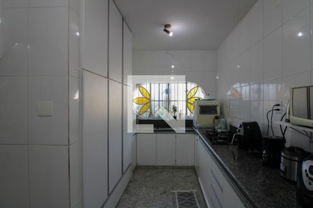 Casa à venda com 360m², 4 quartos e 5 vagas Casa à venda com 360m², 4 quartos e 5 vagasCozinha