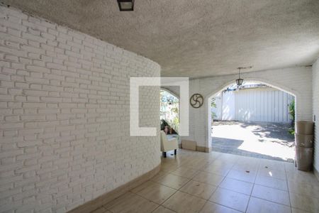 Casa à venda com 360m², 4 quartos e 5 vagas Casa à venda com 360m², 4 quartos e 5 vagasGaragem