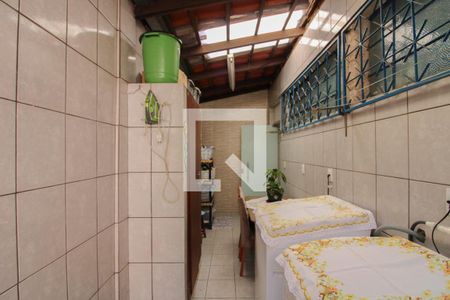 Casa à venda com 360m², 4 quartos e 5 vagas Casa à venda com 360m², 4 quartos e 5 vagasÁrea de Serviço