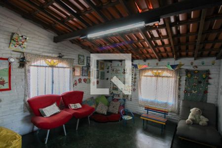 Casa à venda com 360m², 4 quartos e 5 vagas Casa à venda com 360m², 4 quartos e 5 vagasSótão