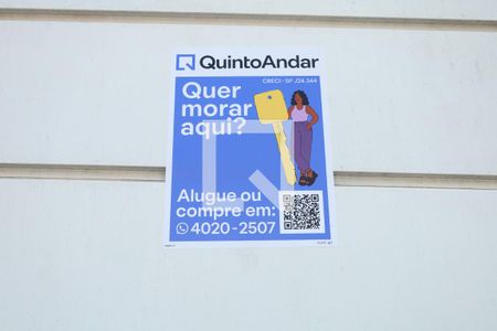 Casa de condomínio à venda com 47m², 2 quartos e 1 vagaPlaca instalada no portão do condomínio