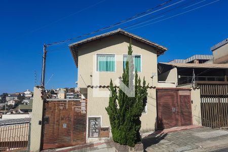 Casa de condomínio à venda com 84m², 2 quartos e 1 vagaFachada