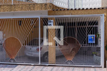 Casa à venda com 210m², 3 quartos e 2 vagasFachada