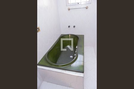 Casa à venda com 210m², 3 quartos e 2 vagasBanheiro 2