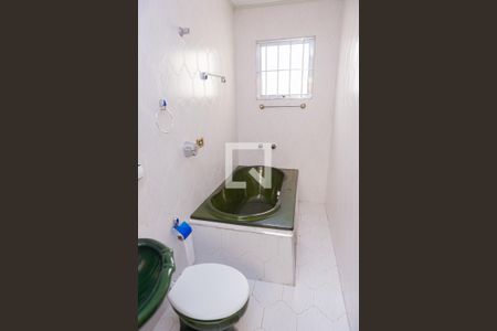 Casa à venda com 210m², 3 quartos e 2 vagasBanheiro 2