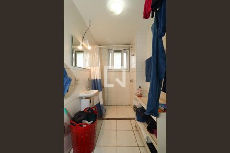 Banheiro de apartamento para alugar com 2 quartos, 48m² em Loteamento Reserva Raposo, Osasco