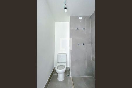 Banheiro de kitnet/studio para alugar com 1 quarto, 25m² em Vila Dom Pedro I, São Paulo