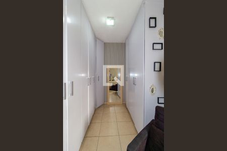 Casa à venda com 330m², 2 quartos e 2 vagas Casa à venda com 330m², 2 quartos e 2 vagasCloset - Suíte 1