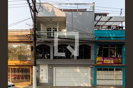 Casa à venda com 330m², 2 quartos e 2 vagas Casa à venda com 330m², 2 quartos e 2 vagasFachada