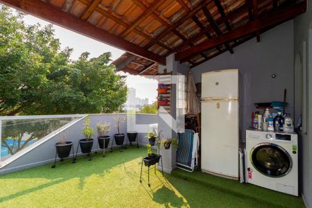 Casa à venda com 330m², 2 quartos e 2 vagas Casa à venda com 330m², 2 quartos e 2 vagasÁrea de Serviço