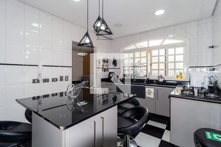 Casa à venda com 330m², 2 quartos e 2 vagas Casa à venda com 330m², 2 quartos e 2 vagasCozinha