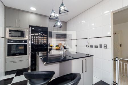 Casa à venda com 330m², 2 quartos e 2 vagas Casa à venda com 330m², 2 quartos e 2 vagasCozinha