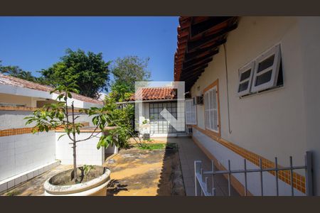 Casa de condomínio à venda com 320m², 4 quartos e 2 vagasQuintal