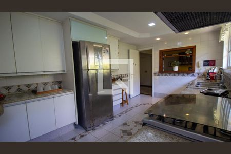 Casa de condomínio à venda com 320m², 4 quartos e 2 vagasCozinha