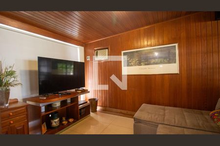 Casa de condomínio à venda com 320m², 4 quartos e 2 vagasSala