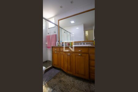 Casa de condomínio à venda com 320m², 4 quartos e 2 vagasBanheiro da Suíte