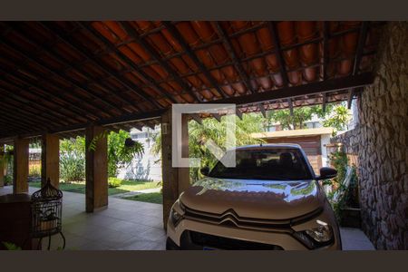 Casa de condomínio à venda com 320m², 4 quartos e 2 vagasVaranda