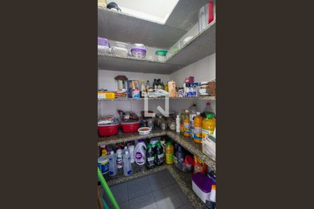 Casa de condomínio à venda com 320m², 4 quartos e 2 vagasDespensa