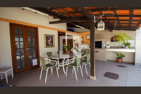 Casa de condomínio à venda com 320m², 4 quartos e 2 vagasÁrea Gourmet