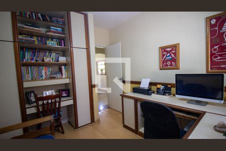 Casa de condomínio à venda com 320m², 4 quartos e 2 vagasQuarto 1